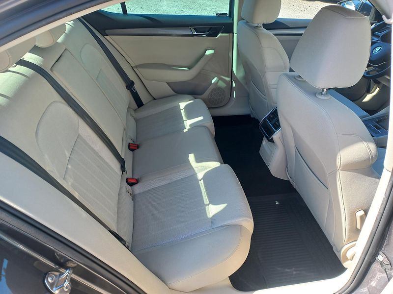Škoda Superb (2021) 2.0TSi 140kW DSG ČR DPH  - fotka 13 z 19