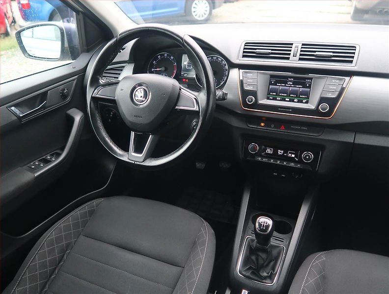 Škoda Fabia (2017) 1.0 TSI, Park. senzory - fotka 7 z 19