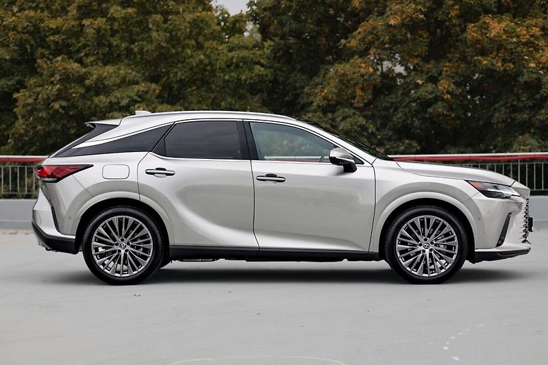 Lexus RX 450h plus 450H+ 2,5 PHEV LUXURY PANORAMI - fotka 6 z 31