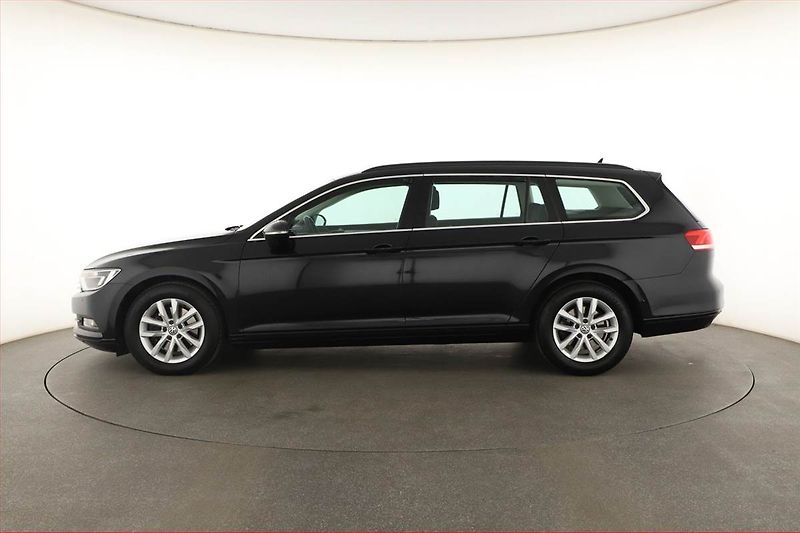 Volkswagen Passat (2016) 2.0 TDI, Navi, Tempomat - fotka 3 z 22