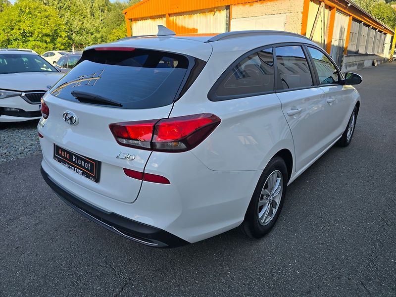 Hyundai i30 1.6CRDi COMFORT LED KAMERA NAV - fotka 4 z 39