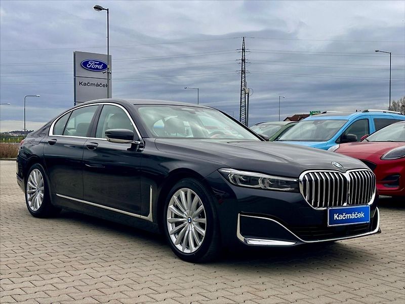 BMW Řada 7 4,4 750i xDrive 390 kW DPH - fotka 7 z 40