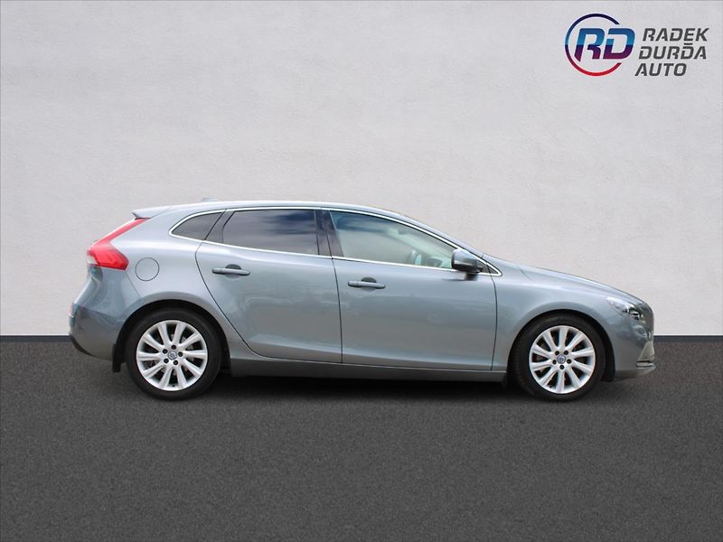 Volvo V40 2,0 D2  AUTOMAT,VÝHŘEVY - fotka 4 z 29