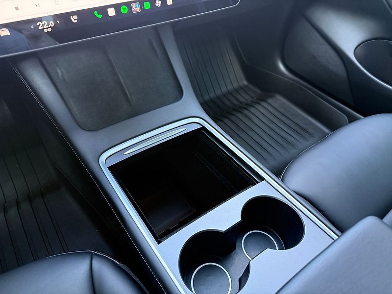 Tesla Model 3 Long Range AWD - fotka 28 z 38