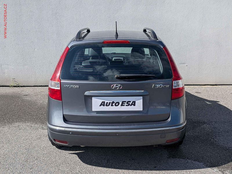 Hyundai i30 (2009) 1.6CVV-T, 2.maj,ČR, AC, kůže - fotka 5 z 14