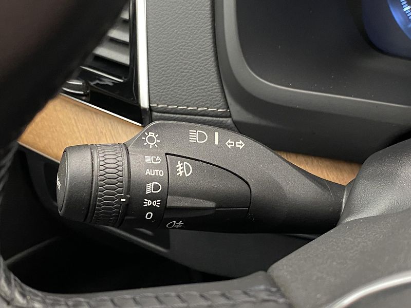 Volvo XC90 B5 AWD INSCRIPTION REZERVACE - fotka 22 z 49