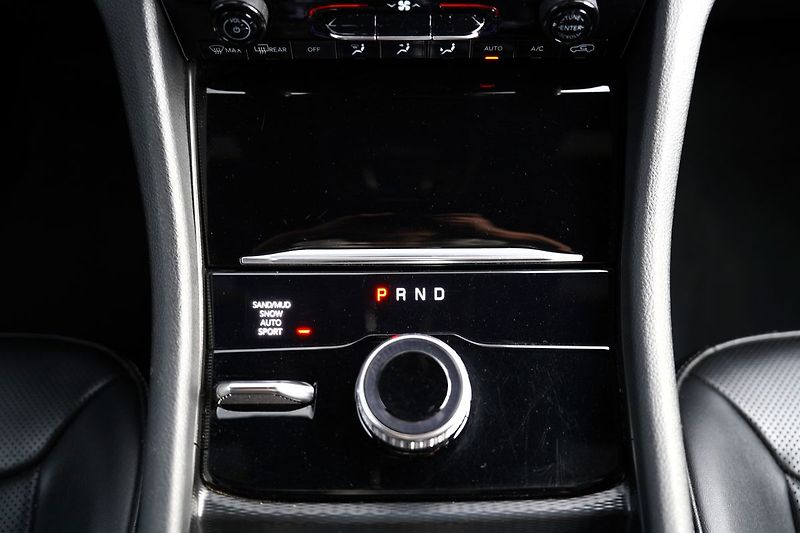 Jeep Grand Cherokee 3.6i V6 Long Limited/4x4/300PS - fotka 39 z 48