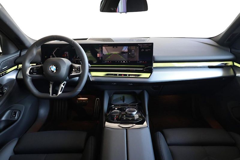 BMW Řada 5 540d xDrive Touring - fotka 8 z 32