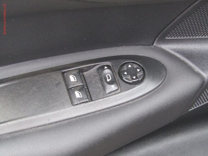 Citroën C4 (2011) 1.4i, ČR - fotka 11 z 15