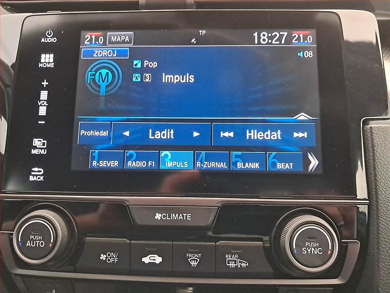 Honda Civic (2018) 1.0 VTEC Turbo, Kůže, Navi - fotka 13 z 17
