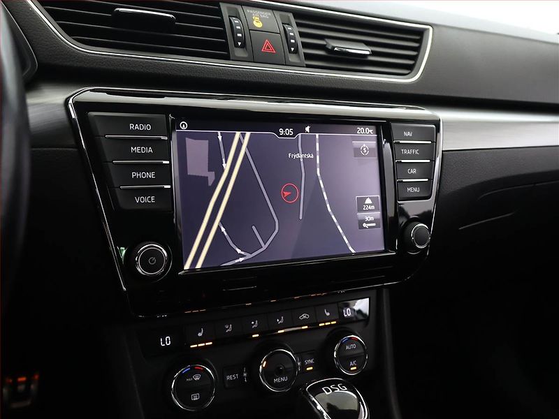 Škoda Superb (2015) Ambition 2.0 TDI, Automat - fotka 16 z 19