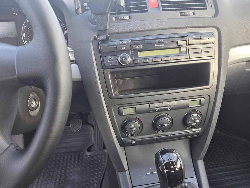 Škoda Octavia (2006) 1.9TDI 77Kw Ambition  - fotka 15 z 19