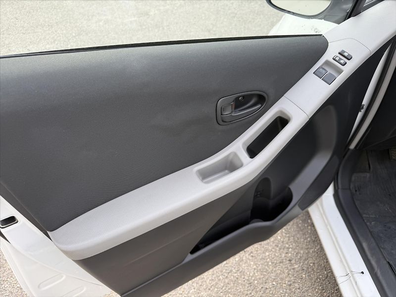 Toyota Yaris 1,3 Terra Cool - fotka 14 z 14