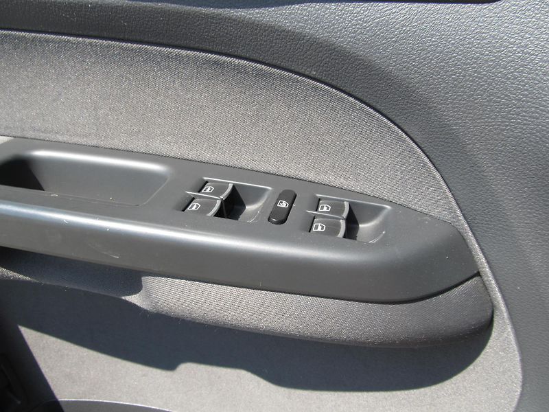 Volkswagen Touran (2011) 2.0TDI 7 míst  - fotka 30 z 60