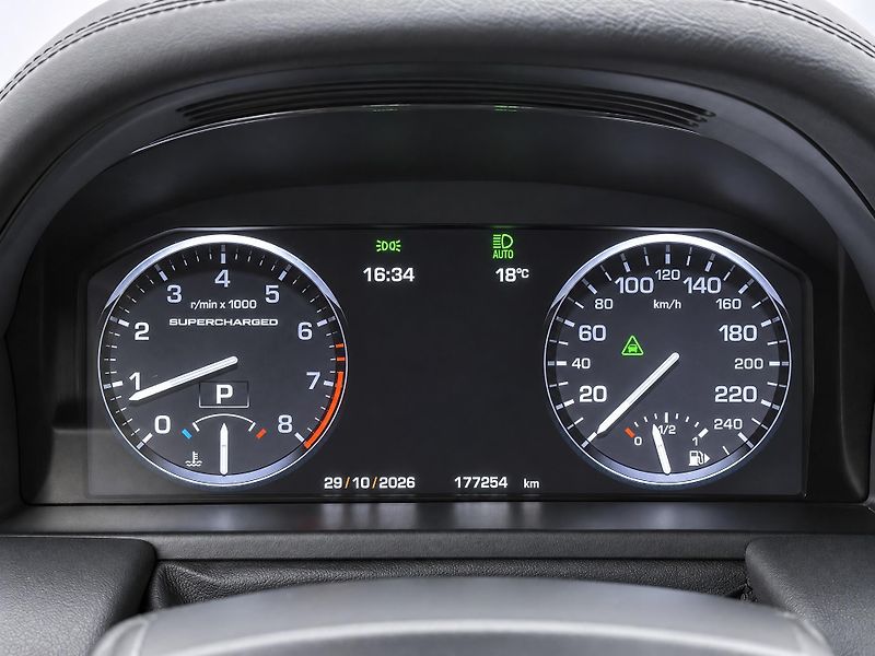 Land Rover Range Rover 5.0 375 kW V8 4x4 CZ Bi-xenon - fotka 20 z 38