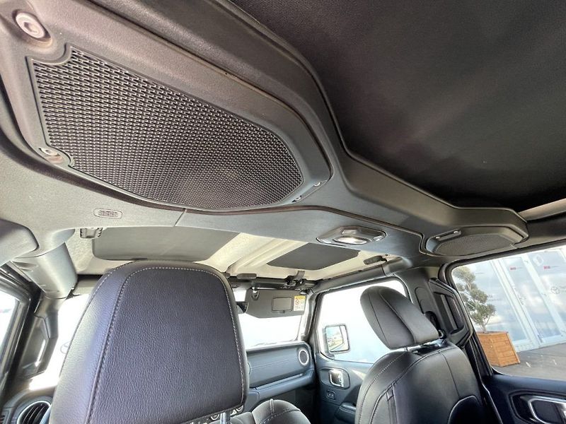 Jeep Wrangler 2.2CRD, ČR, Overland, 4x4 - fotka 16 z 38