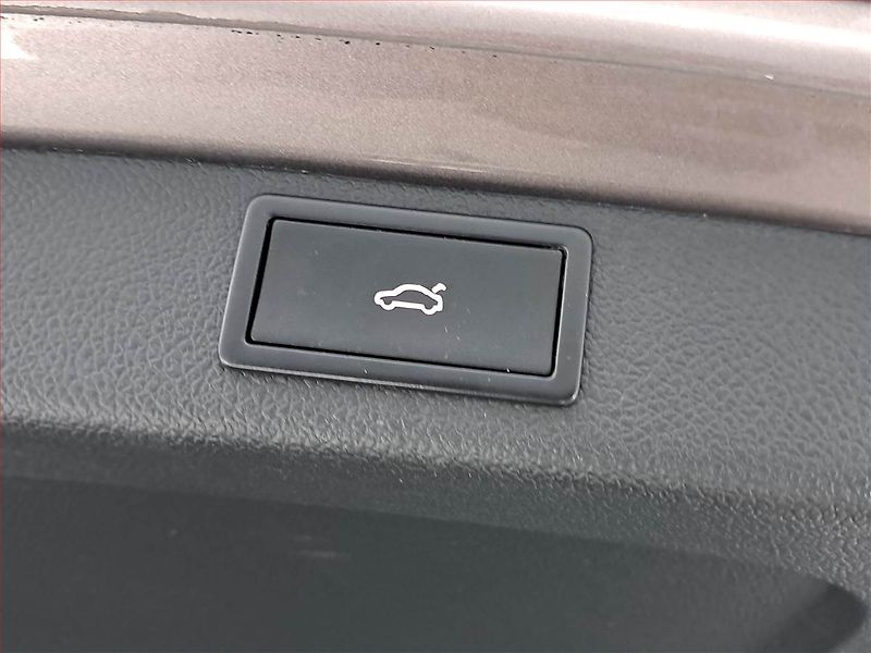 Škoda Superb (2010) Elegance 2.0 TDI, Navi, Xenony - fotka 23 z 23