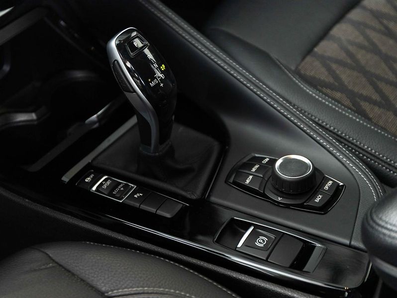 BMW X1 sDrive18i - fotka 15 z 22