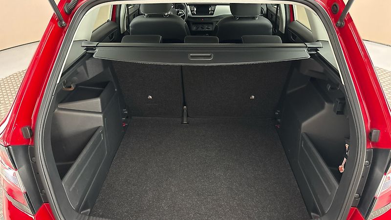 Škoda Fabia 1.0 TSI Ambition Combi - fotka 17 z 24