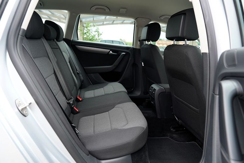 Volkswagen Passat 2.0 TDI DSG 140PS/navigace - fotka 22 z 32