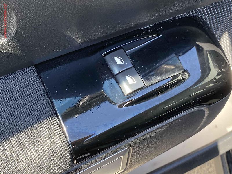 Citroën C3 (2022) 1.2, Shine, navi, kamera - fotka 11 z 17