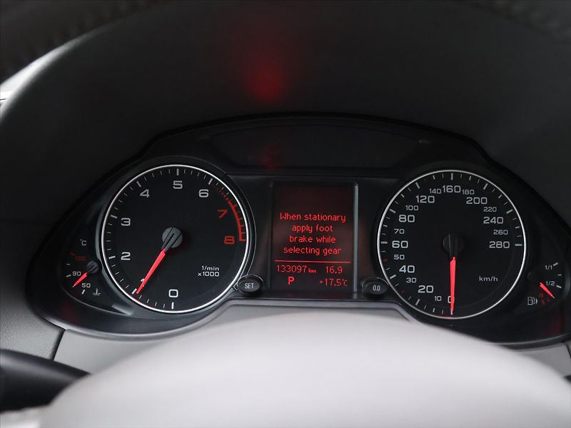 Audi Q5 2,0 TFSI quattro S-Tronic - fotka 16 z 26