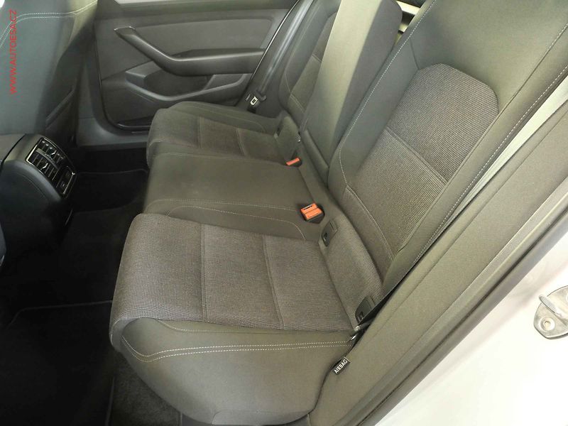 Volkswagen Passat (2019) 2.0TDi, navi, masáž - fotka 10 z 23