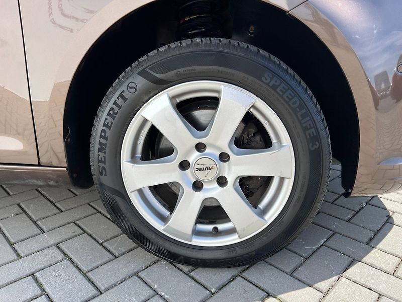 Volkswagen Touran (2011) 1.4TSI STYLE! Tažné! Navi! - fotka 35 z 36