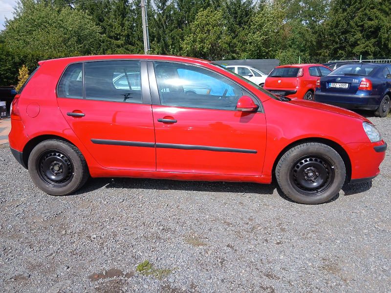 Volkswagen Golf 5, 1.4i - fotka 8 z 30
