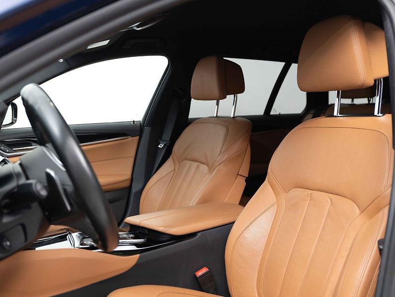 BMW Řada 5 540d xDrive Touring - fotka 18 z 21