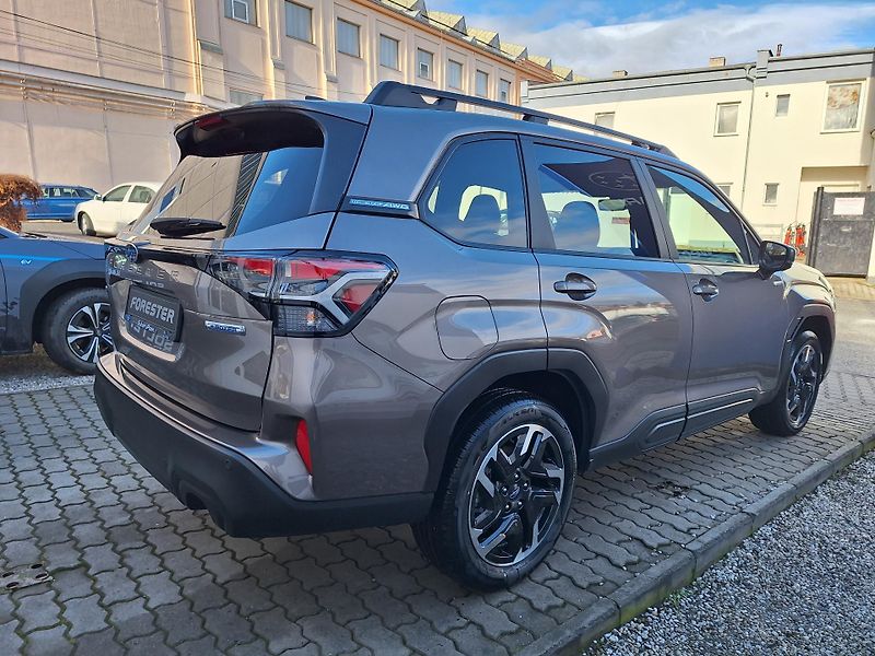 Subaru Forester (2026) Touring -87.000 Kč - fotka 3 z 9