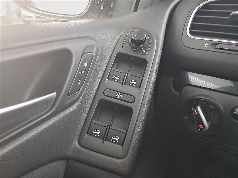 Volkswagen Golf (2009) 1.4 TSI, Park. senzory - fotka 15 z 15