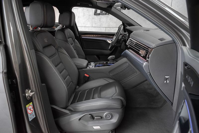 Volkswagen Touareg 3.0 TDI R-LINE*ZÁRUKA*TAŽNÉ*ČR - fotka 11 z 48