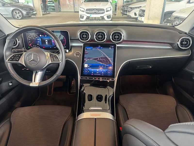 Mercedes-Benz Třídy C 220d 4MATIC - fotka 13 z 20
