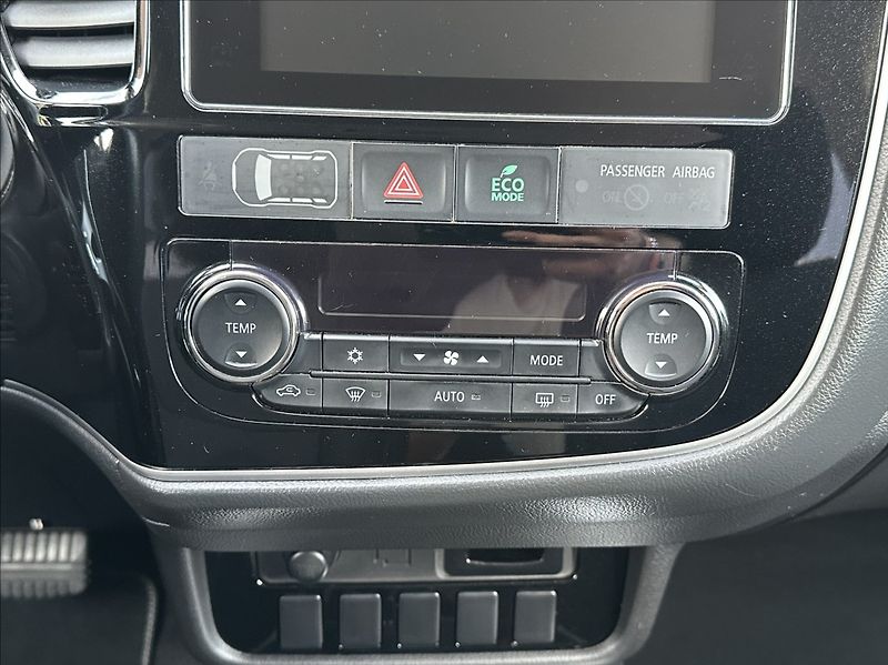 Mitsubishi Outlander 2,2 DI-D 150PS  Intense+ -7 4x - fotka 26 z 53