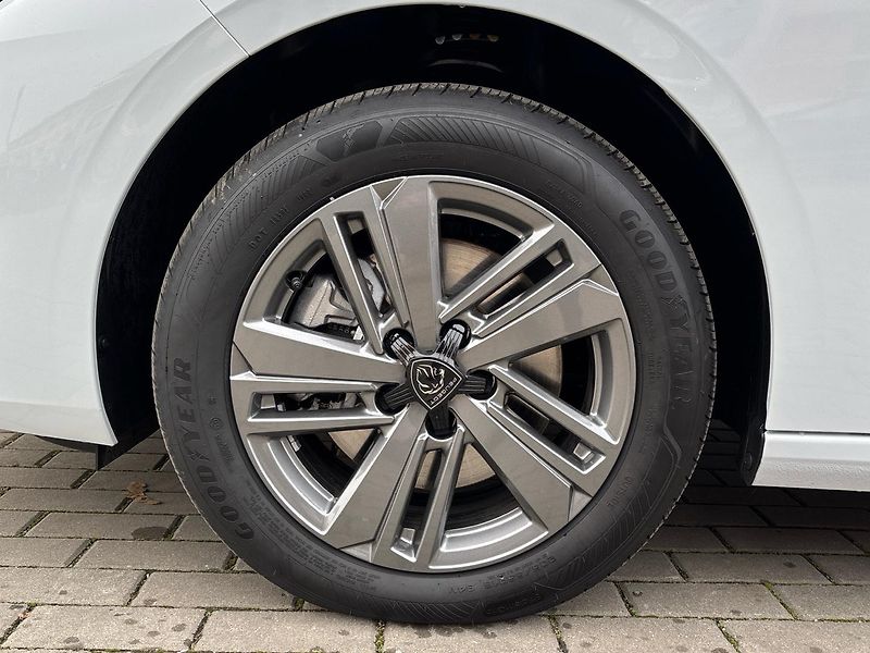 Peugeot 308 (2025) SW STYLE Hybrid e-DCS6 - fotka 18 z 43