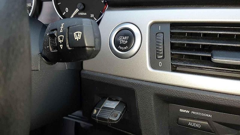 Přední část jakoby byla z většího vozu, než ta zadní. Tuto asymetrii ale BMW dotáhlo do extrému až u některých kusů jedničkové řady.