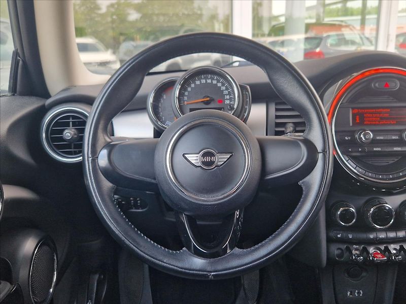 Mini Cooper 1,5 i 100kW LED VÝHŘEV - fotka 18 z 26