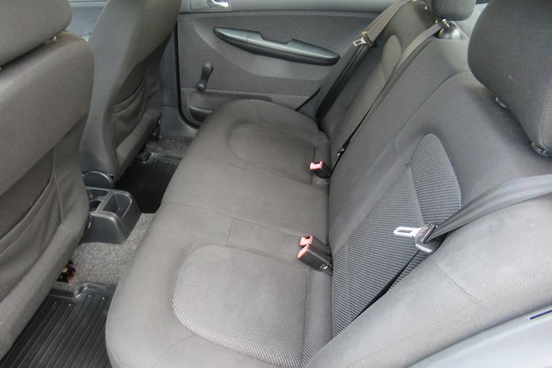 Škoda Fabia 1.4 16V KLIMA - fotka 10 z 14