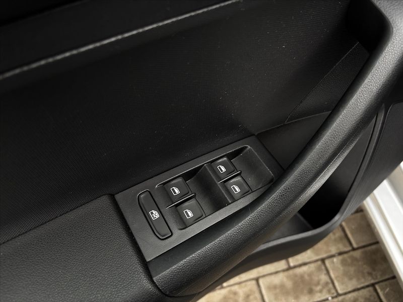 Škoda Rapid 1.2 TSi AUT.KLIMA ČR SERVIS.KN - fotka 17 z 18