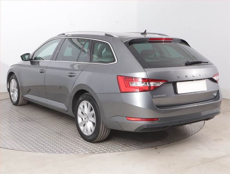 Škoda Superb (2022) Style 2.0 TDI, Automat - fotka 4 z 17