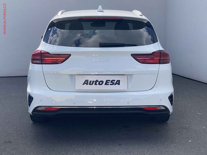 Kia Ceed (2022) 1.5T-GDi SW, 1.maj,ČR, LED - fotka 5 z 17