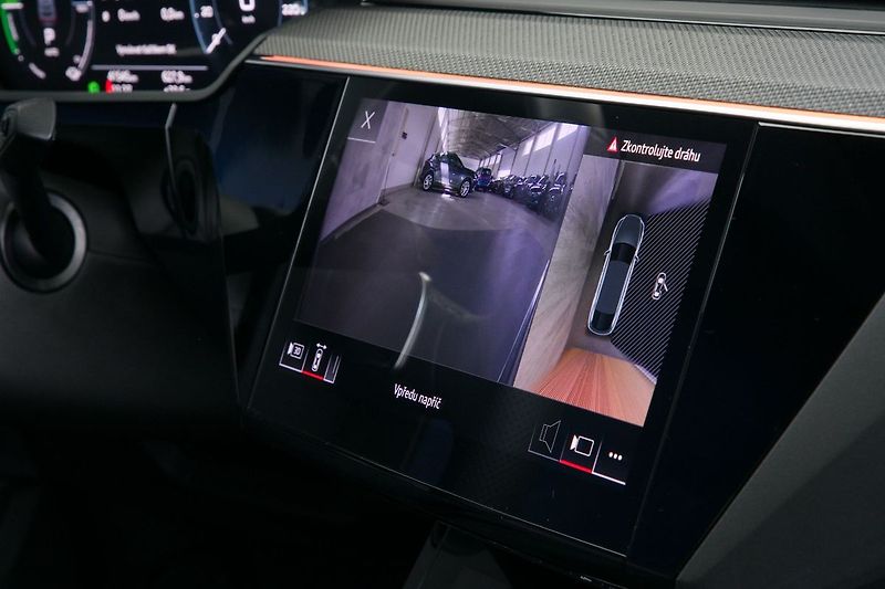 Audi e-tron 55 300kW Sportback Black Edice - fotka 33 z 47