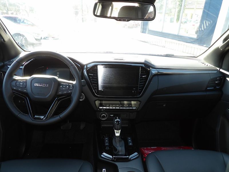 Isuzu D-Max (2026) V-Cross 1.9L 163K 4x4 6st. A/T - fotka 17 z 46