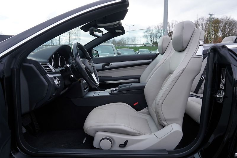 Mercedes-Benz Třídy E 200 CGI/cabrio/Avangarde/kůže - fotka 26 z 44