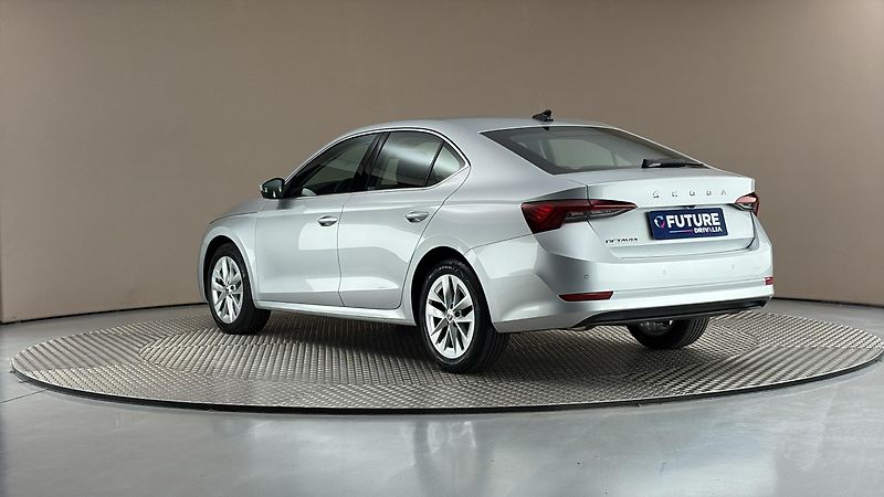 Škoda Octavia 2.0 TDI DSG Style - fotka 2 z 27