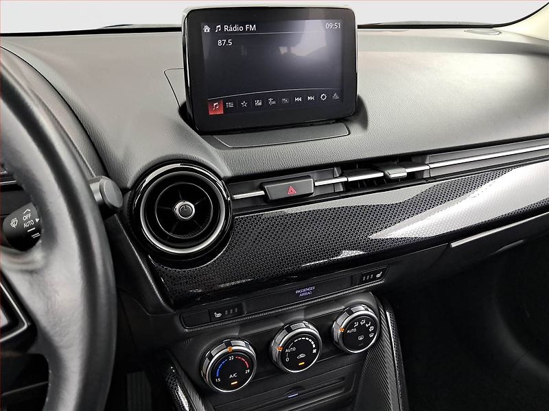 Mazda 2 (2019) 1.5 16V, ČR,1.maj, Tempomat - fotka 12 z 19