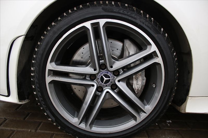 Mercedes-Benz CLS 450 4MATIC AMG DPH ČR - fotka 9 z 29