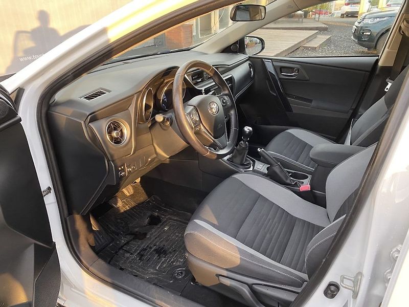 Toyota Auris 1.4D, ČR, Active, manual - fotka 9 z 29