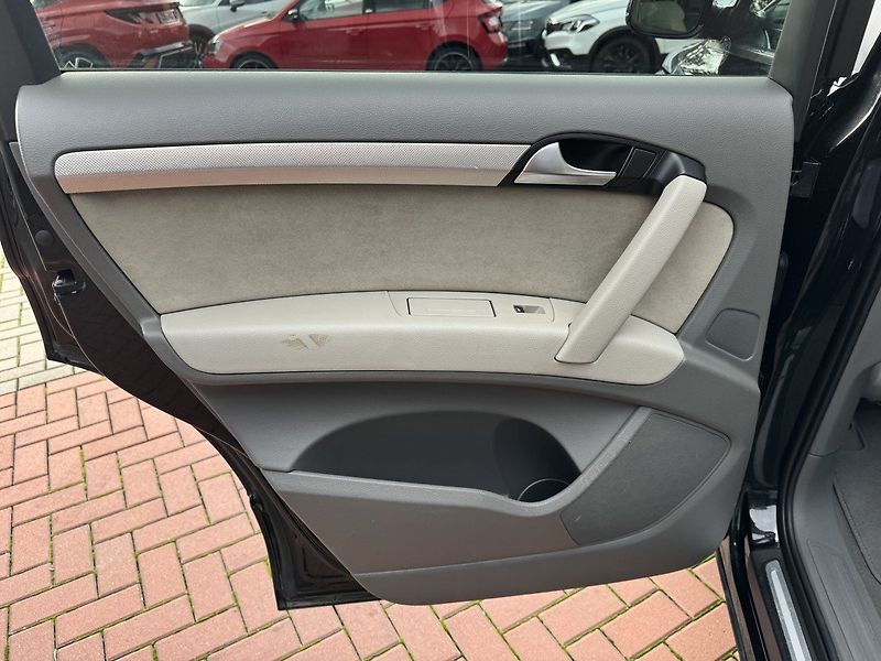 Audi Q7 (2012) 3.0TDi S-Line Vzduch Panorama - fotka 28 z 50